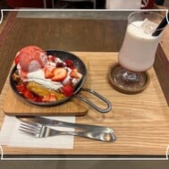 명산을 뺨 치다