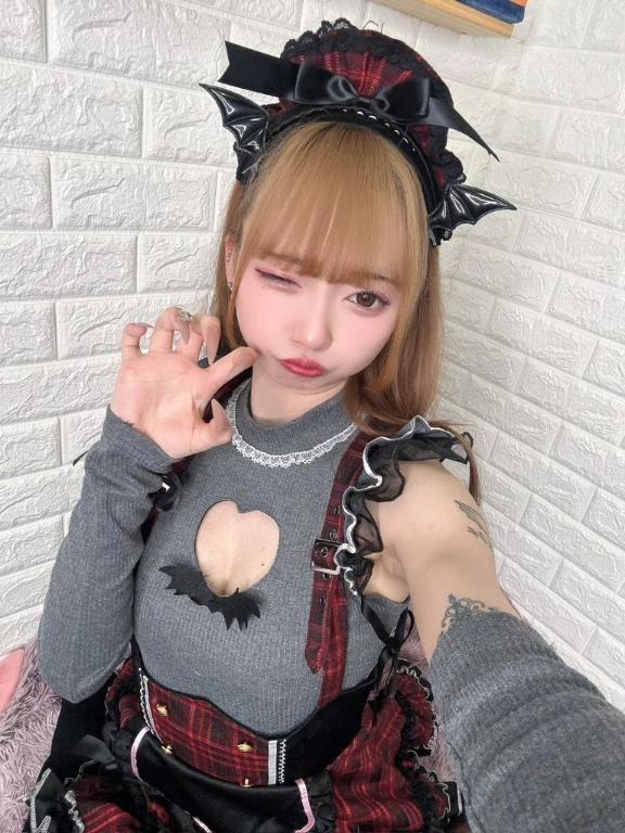 머리카락을 만지면 좋겠다 ✌