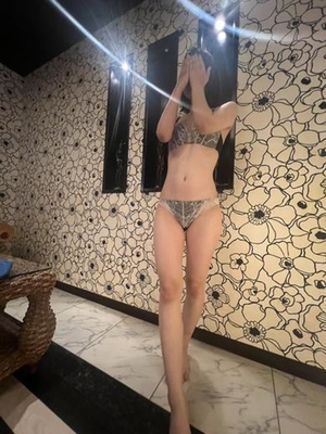 아이카✳︎当店史上最強透明度女子