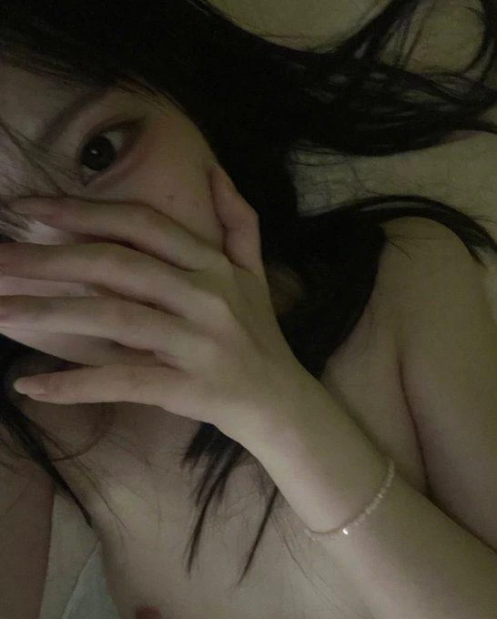 유두 보이고 있을까...? 💛